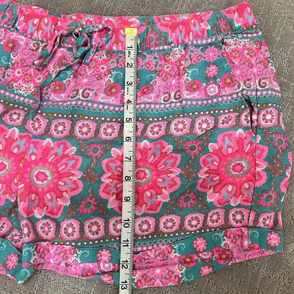 Authentic Vineyard vines women’s shorts - Picture 7 of 8